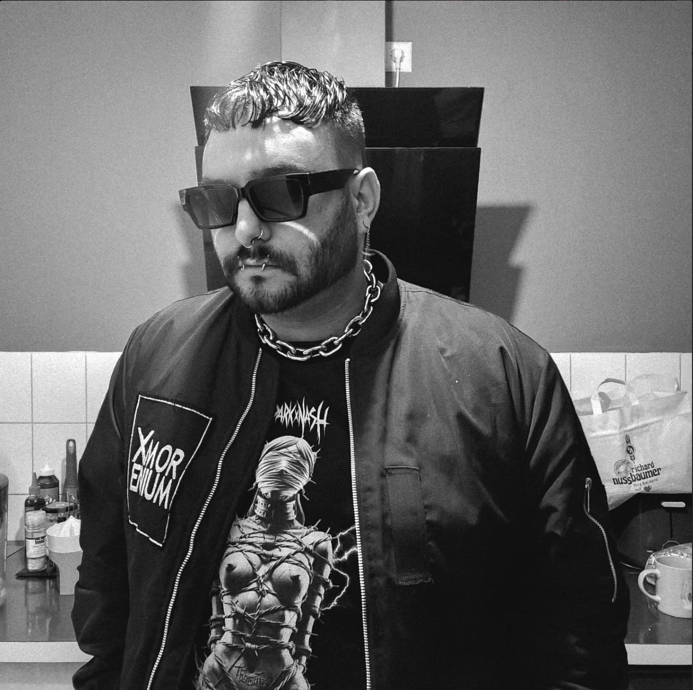 Ein Schwarzeweiß Foto von Darkxnash