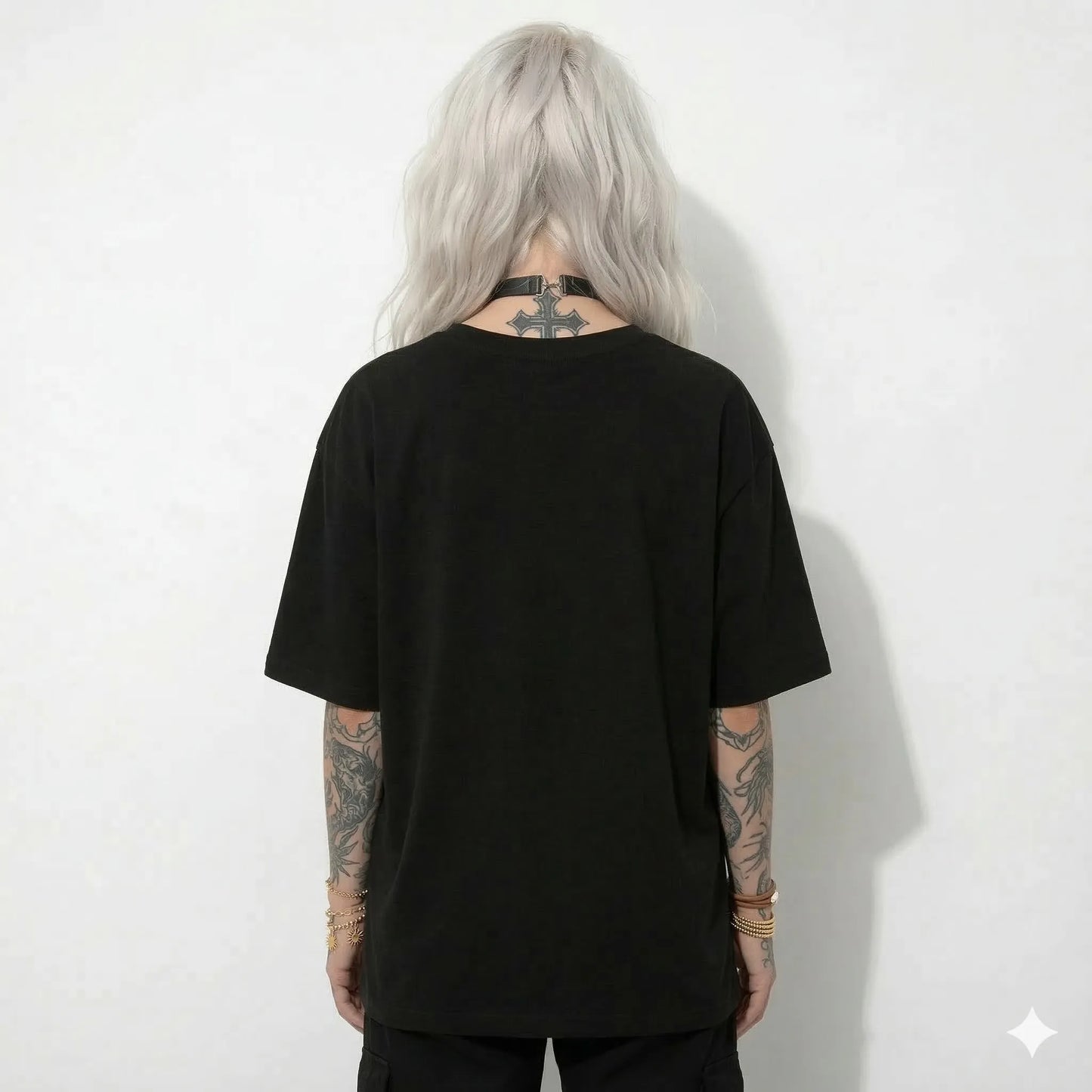 Schwarzes DARKXNASH Oversize Shirt Rückseite ohne Print Techno Streetwear T-Shirt Festival Outfit Damen hinten Ansicht