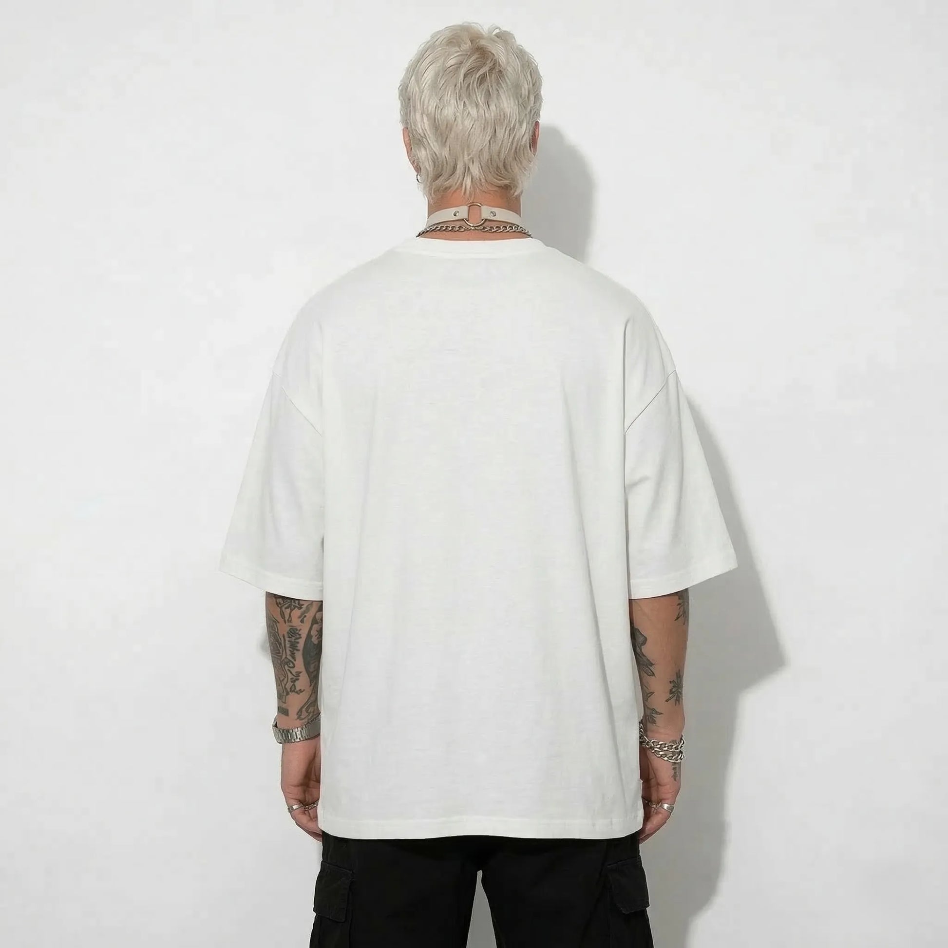 Weißes Oversize Shirt Rückseite ohne Print Techno Streetwear T-Shirt Festival Outfit Herren hinten Ansicht