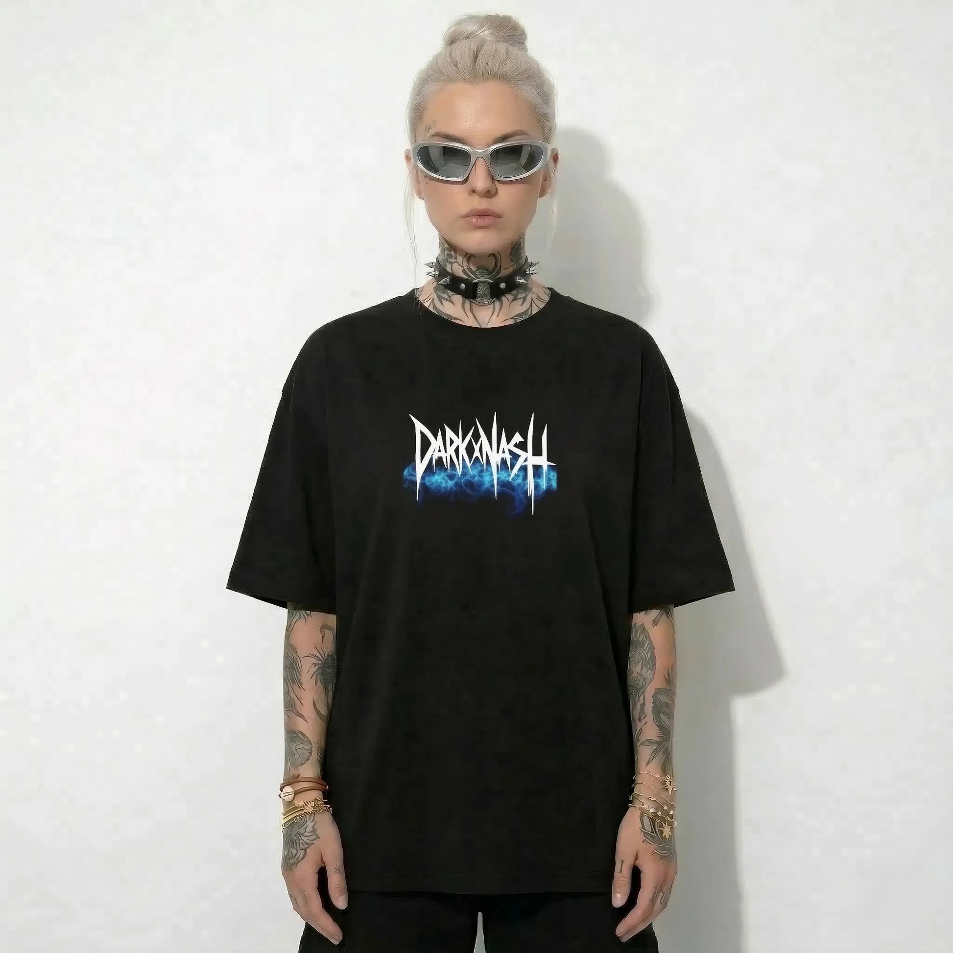 Schwarzes DARKXNASH Oversize Techno Shirt mit blauem Logo Print Rave Streetwear T-Shirt Festival Outfit Damen