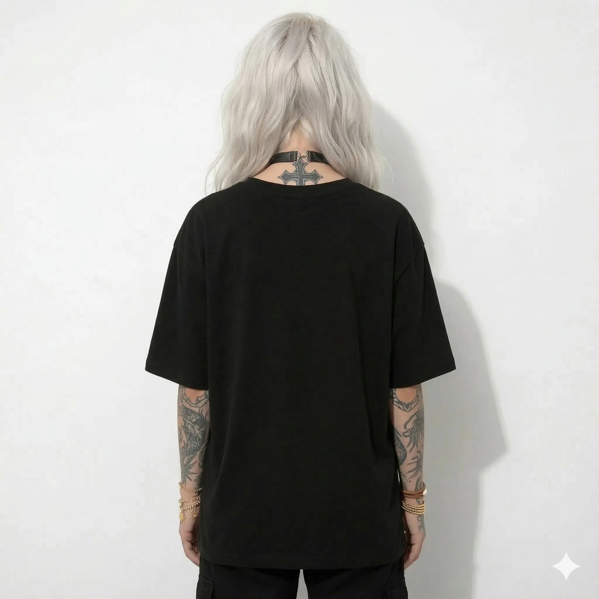Schwarzes DARKXNASH Oversize Shirt Rückseite ohne Print Techno Streetwear T-Shirt Festival Outfit Damen hinten Ansicht