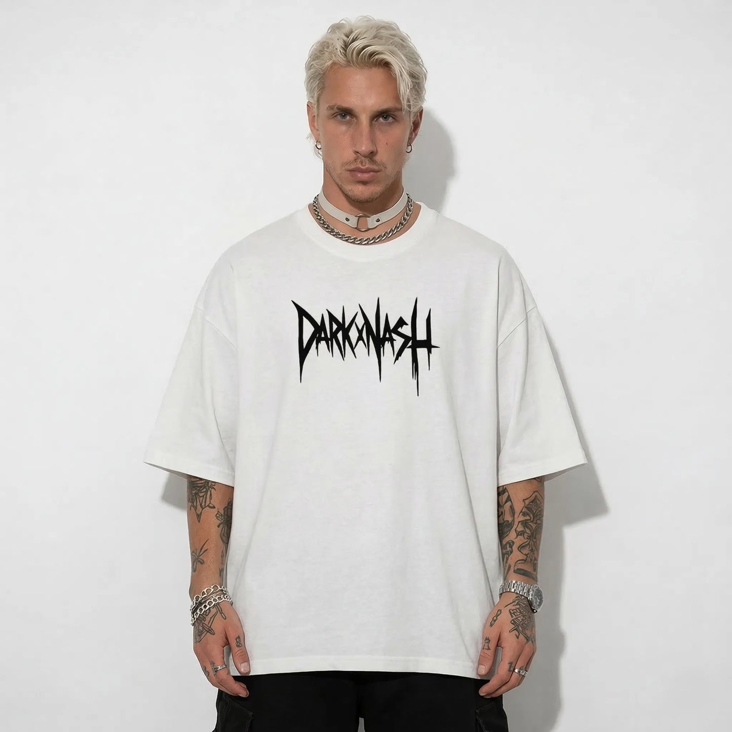Weißes DARKXNASH Oversize Techno Shirt mit schwarzem Logo Print Rave Streetwear T-Shirt Festival Outfit Herren