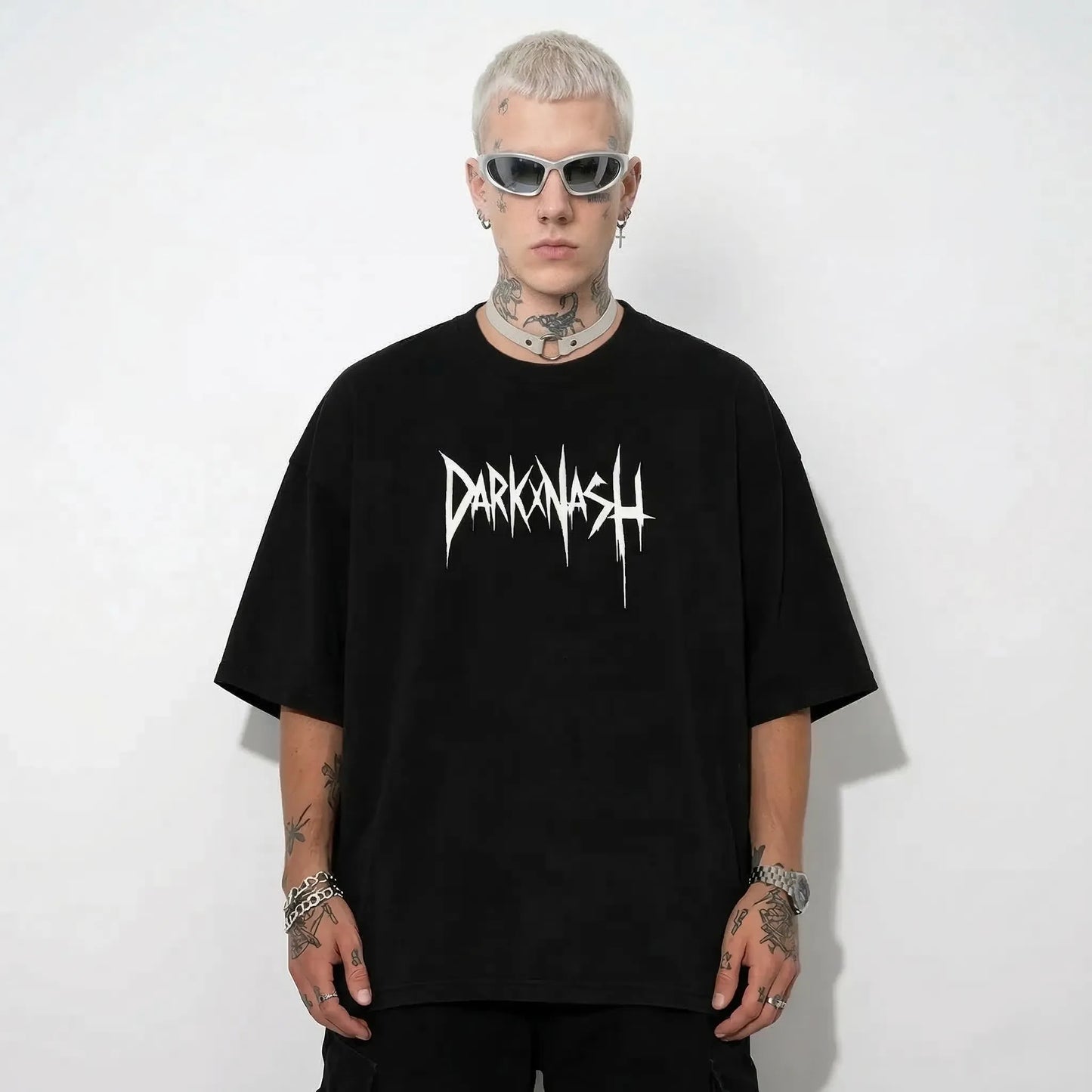 Schwarzes DARKXNASH Oversize Techno Shirt mit weißem Logo Print Rave Streetwear T-Shirt Festival Outfit Herren