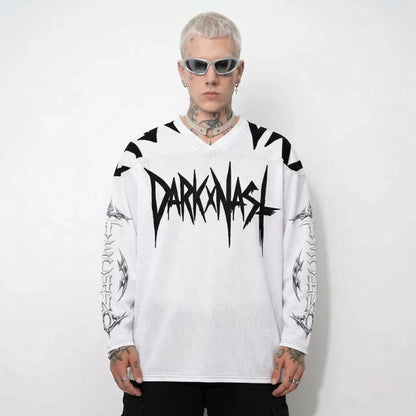 Raver trägt techno jersey von darkxnash