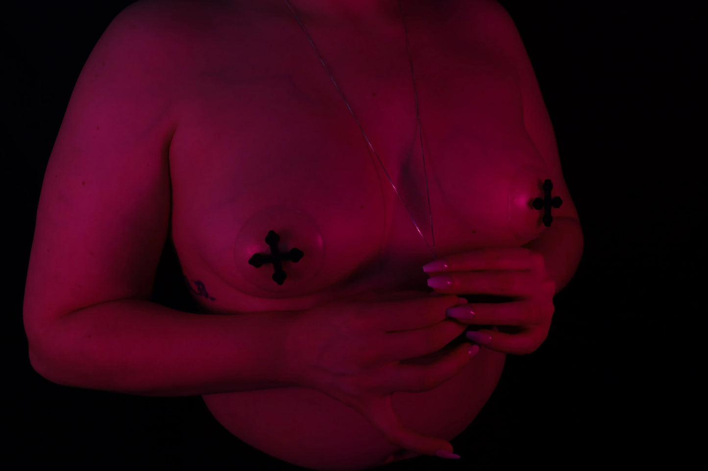 Nippel Cover Kreuz Schwarz