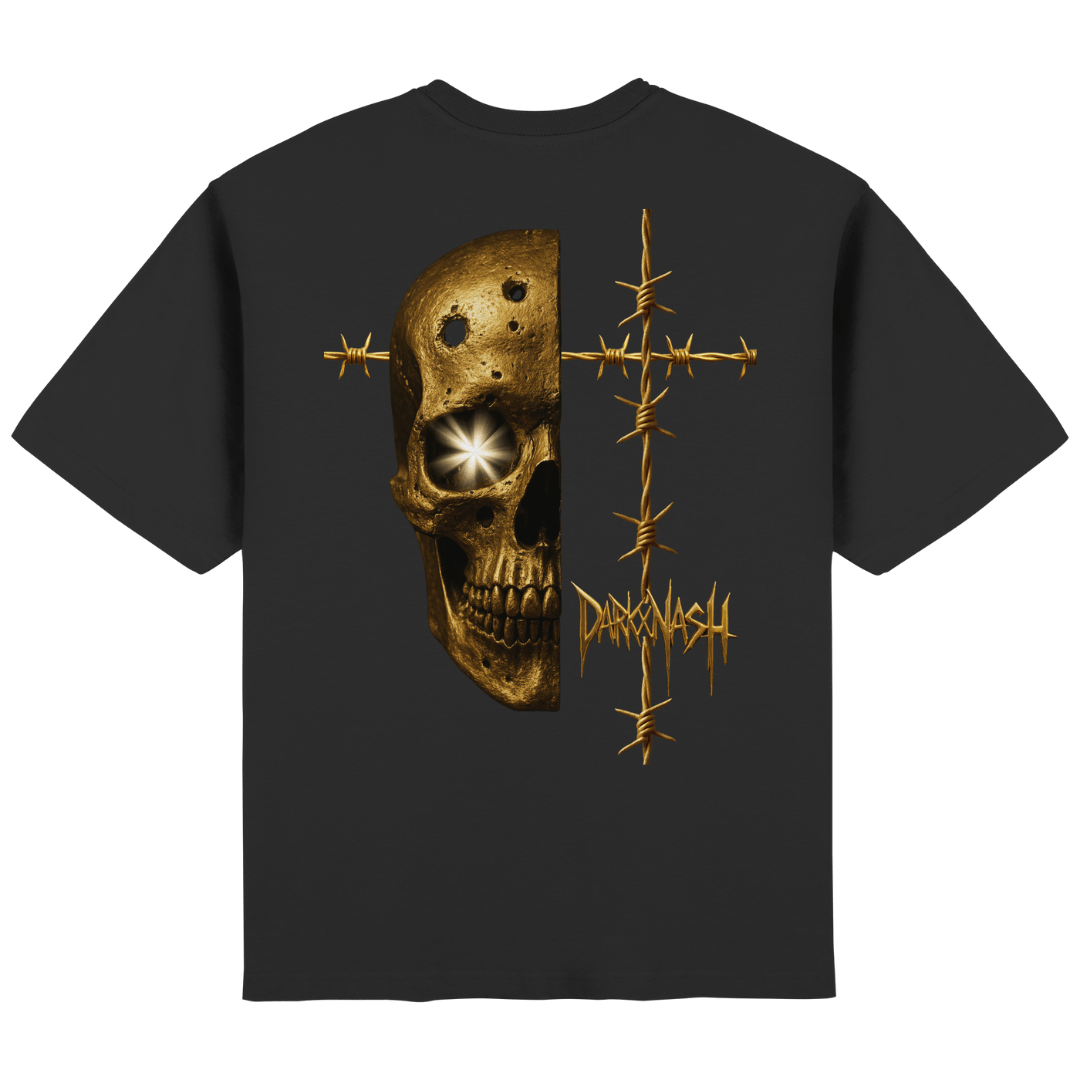 Schwarzes Oversized Techno-Shirt mit goldenem Totenschädel, Stacheldrahtkreuz und Darkxnash-Logo auf dem Rücken.